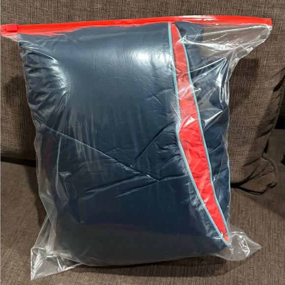 Rumpl Geo Puffy Blanket 75”L x 52”W 1 person - Picture 6 of 6